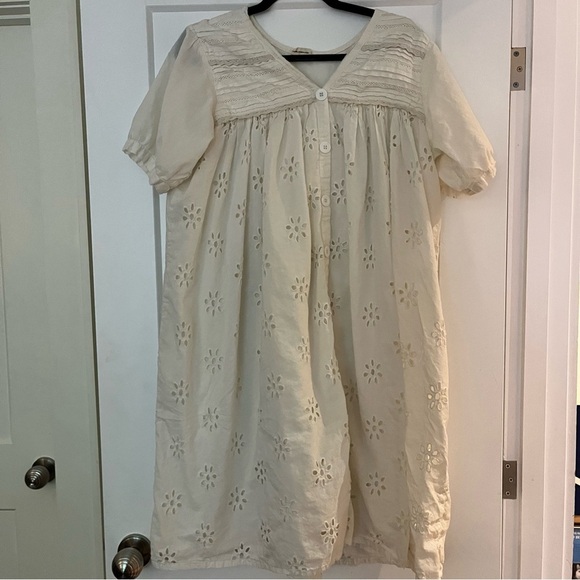 Cotton eyelet flowy white midi dress - Picture 4 of 11